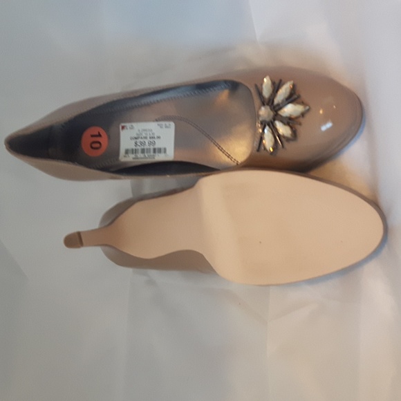 Tahari Toast Lina Nude heels - Picture 2 of 8